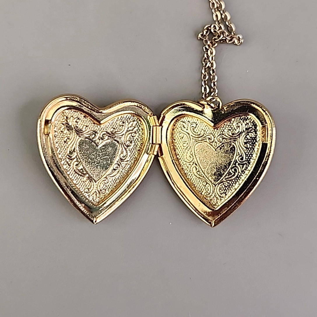 Vintage Heart Locket Necklace Stamped 2cm Gold Tone 16″