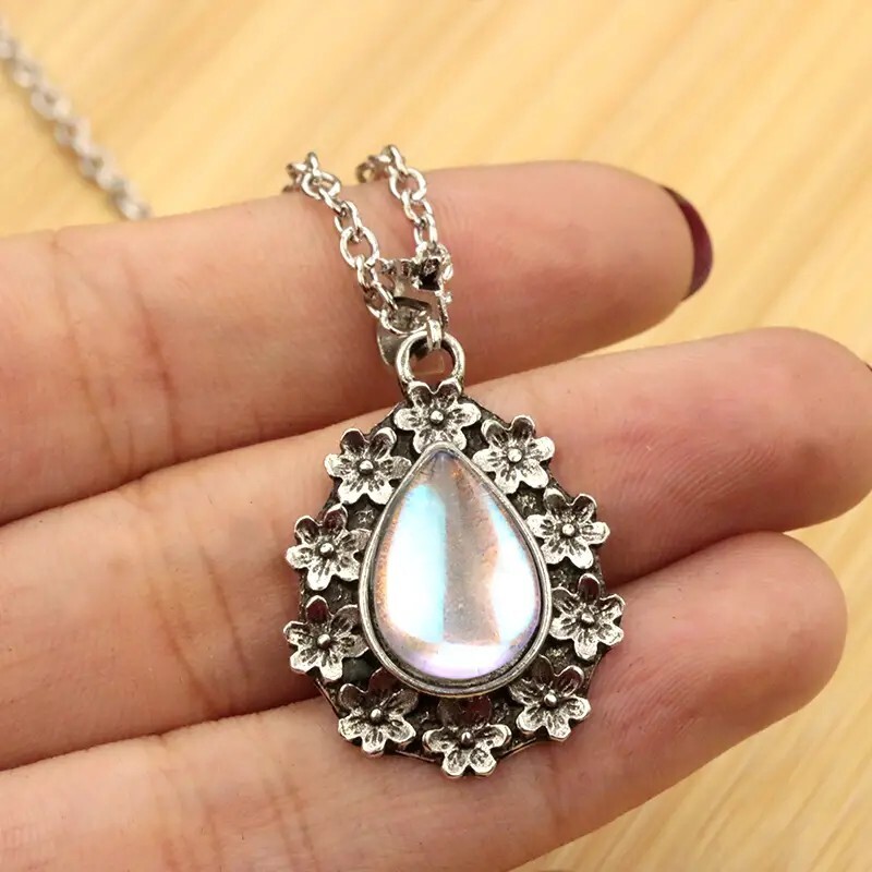 Vintage Bohemian Style Water Drop Flower Pendant Necklace