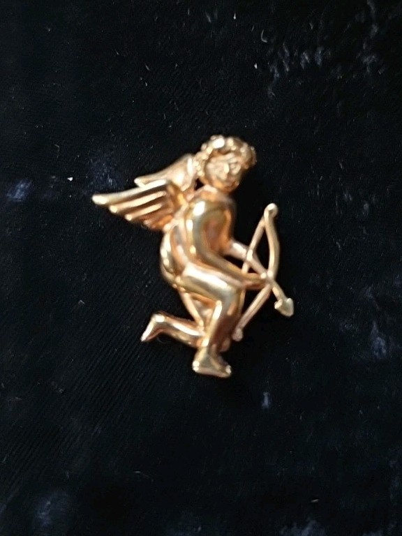 Krementz Cupid Brooch Gold Tone Cherub Wings Flying Dart Bow Signed Vtg 1.25″