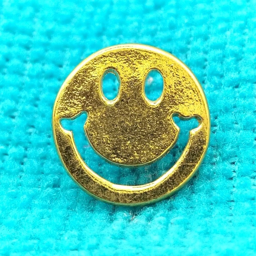 Happy Smile Face Gold Tone Vintage Lapel Pin Hippy Aesthetic