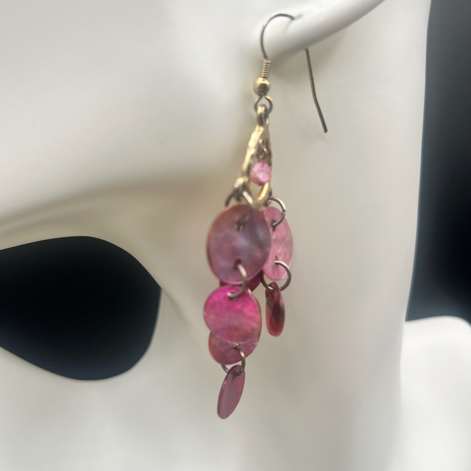 Vintage Y2K Dyed Shell Disc Chandelier Earrings Dangle Boho Fish Hook Jewelry