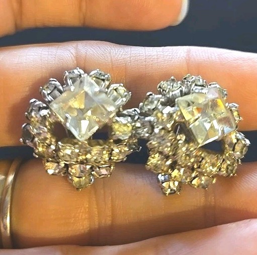 Vintage Fashion Earrings Prong Set Clear Rhinestone Silver Tone Square Shape 1″