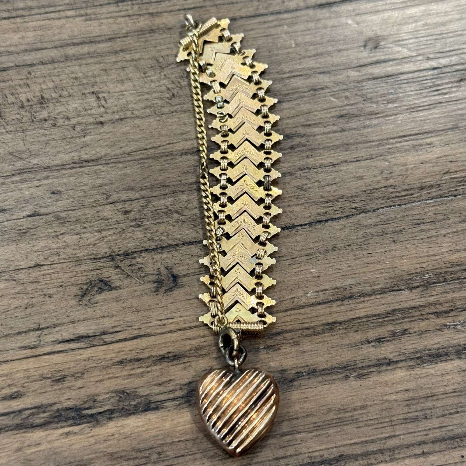 Vintage 14K Gold Articulated Chevron Slide Bracelet w/ Heart Charm 9.7g Tested