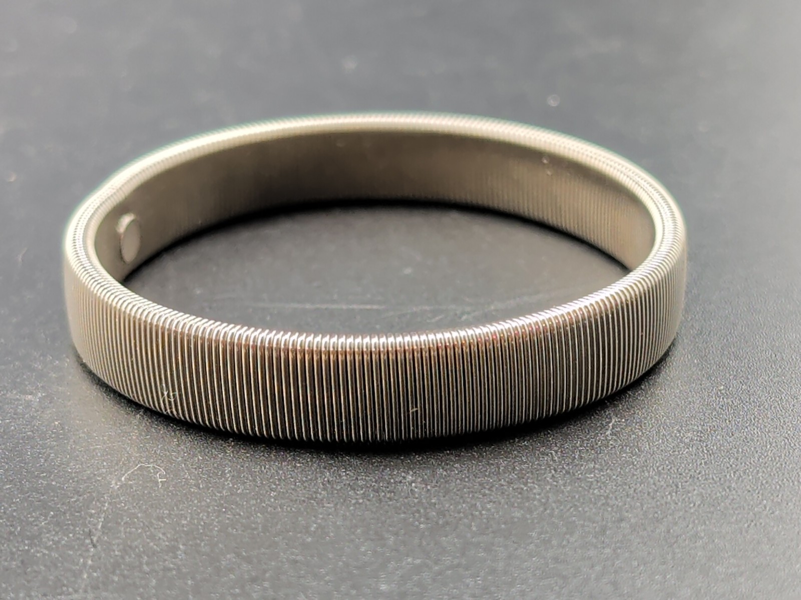 Vintage Silver Tone Metal Slinky Expansion Bracelet Stretch Spring Coil 7 3/4 In