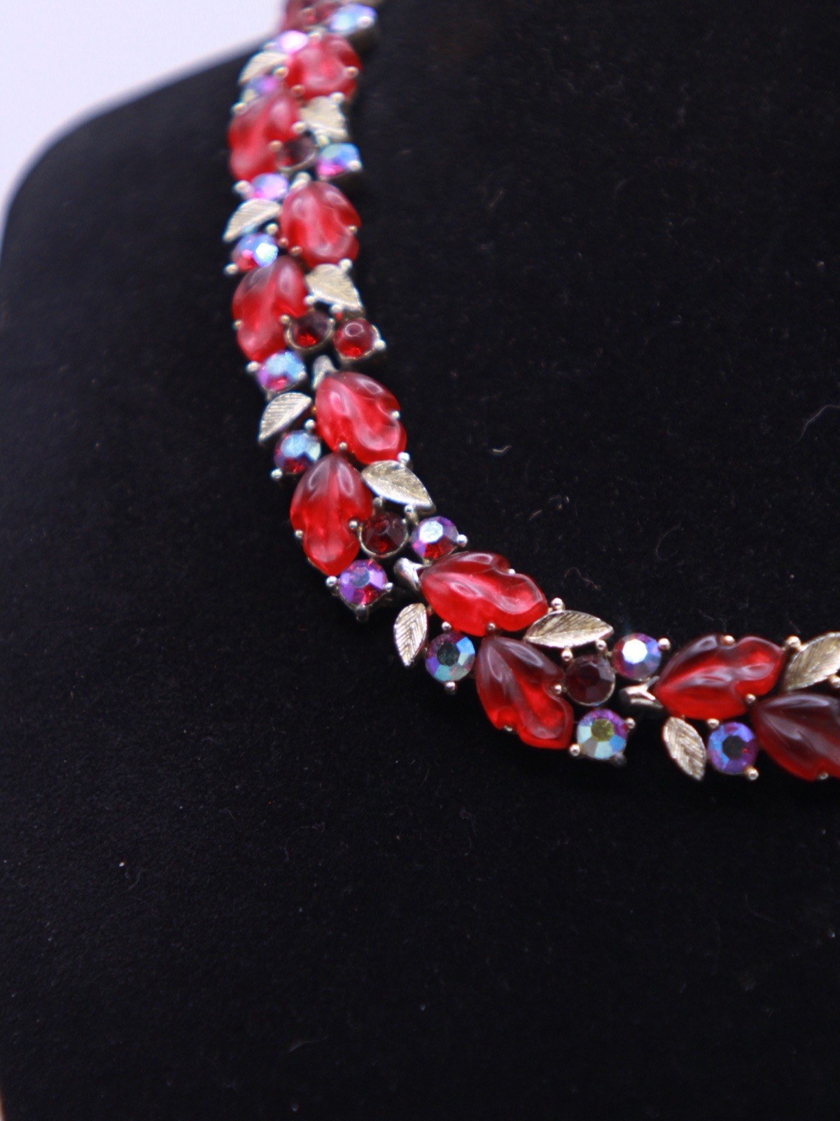 Vintage Lisner Red Oak Leaf Thermoset Rhinestone necklace 16”
