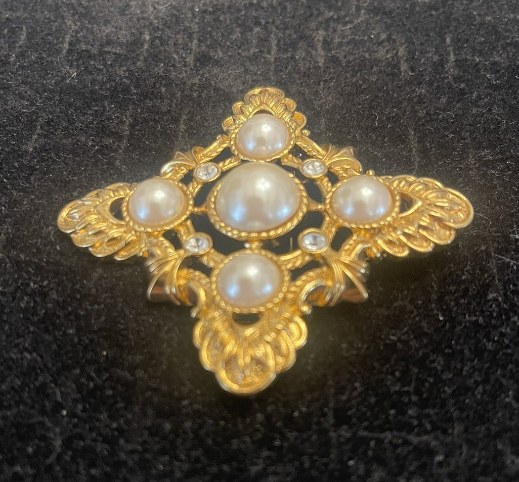 Lovely BIG Vintage KJL Kenneth Jay Lane for Avon Pearl & Rhinestone Brooch Pin