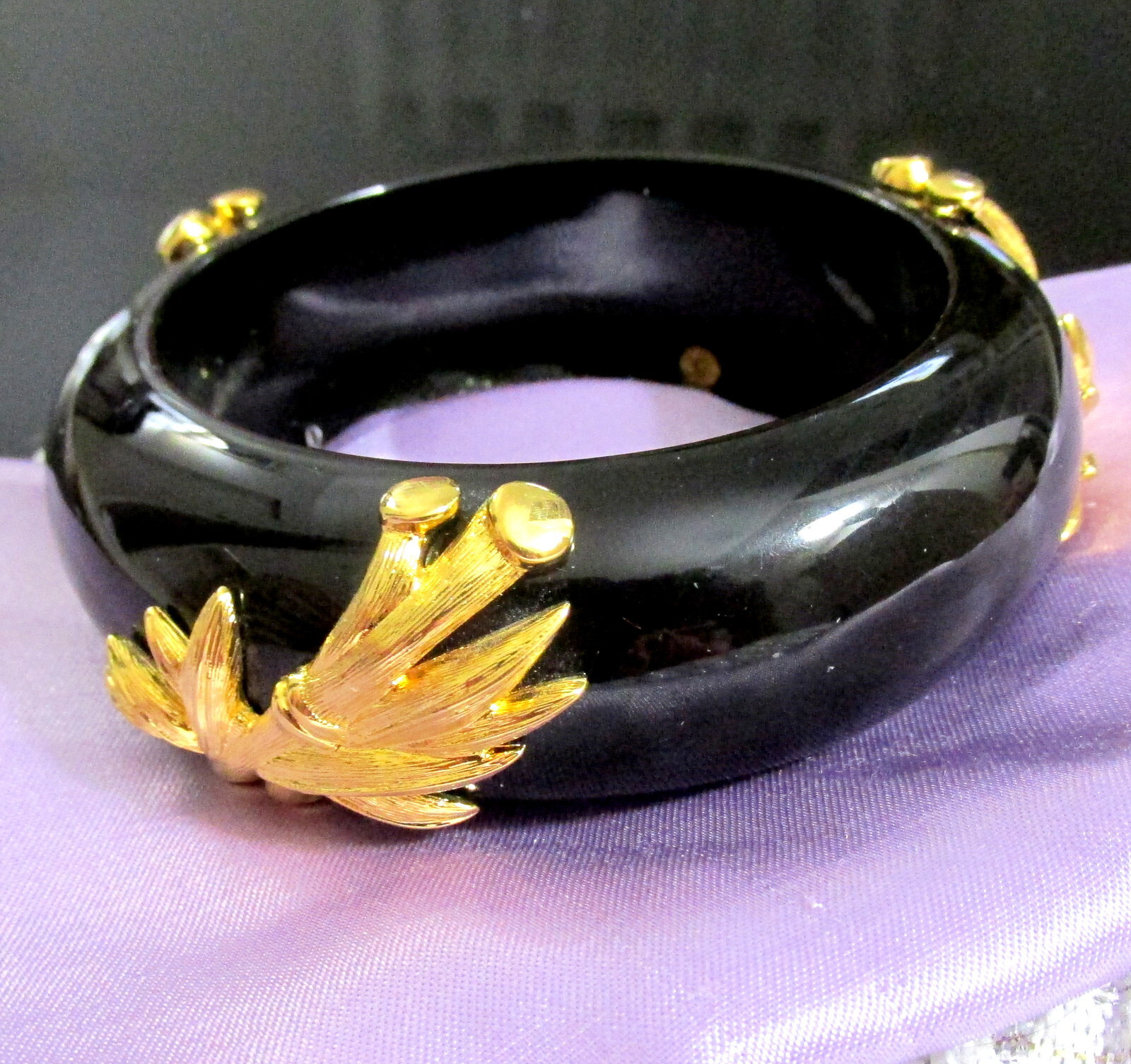 VTG RARE RUNWAY MONET BLACK LUCITE GILT BAMBOO LEAF SOLID WIDE BRACELET BANGLE