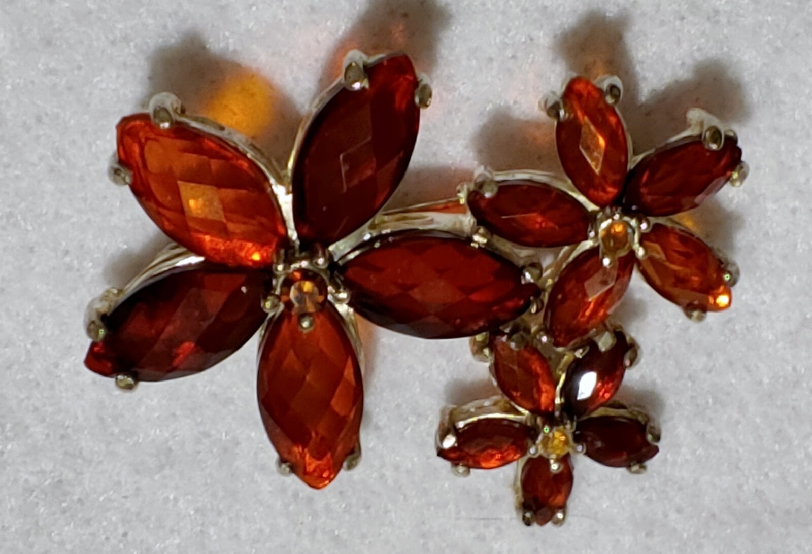 VTG – Flower Brooch – METAL SILVER TONE -Faux Garnet- 2 in Wide x 1 1/2 in Tall