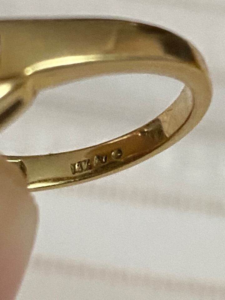 Vintage 14k yellow gold ring size 7 diamond ruby and sapphire very pretty