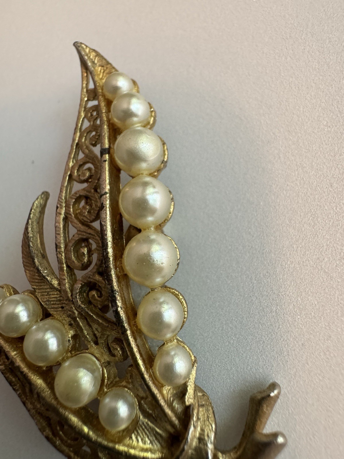 Vtg Unsigned Gold Tone Faux Pearl Botanical Leaf Spray Pin Brooch Distressed