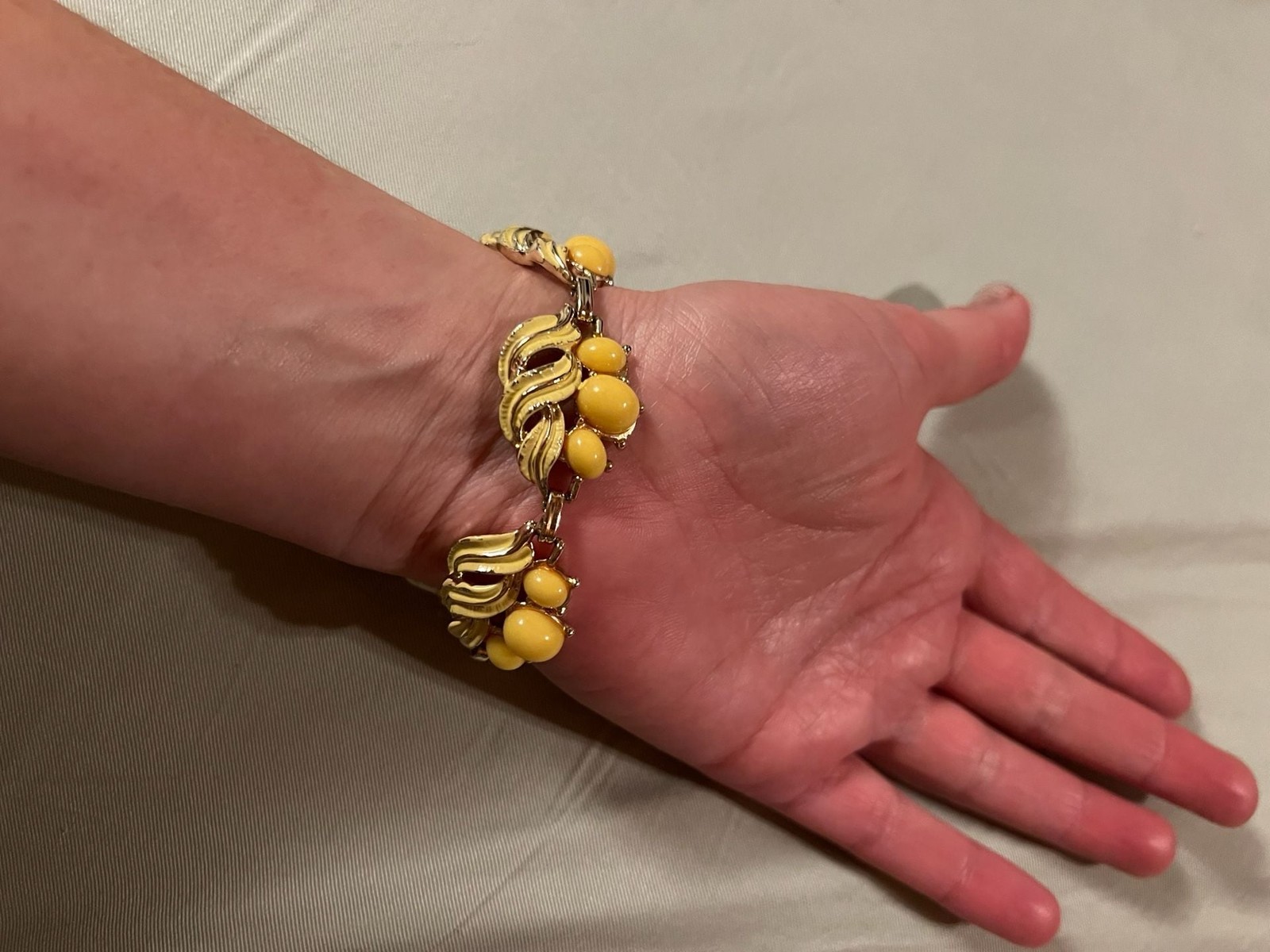 Vintage 1950s Gold-Tone and Butter Yellow Thermoset Lucite Leaf Link Bracelet