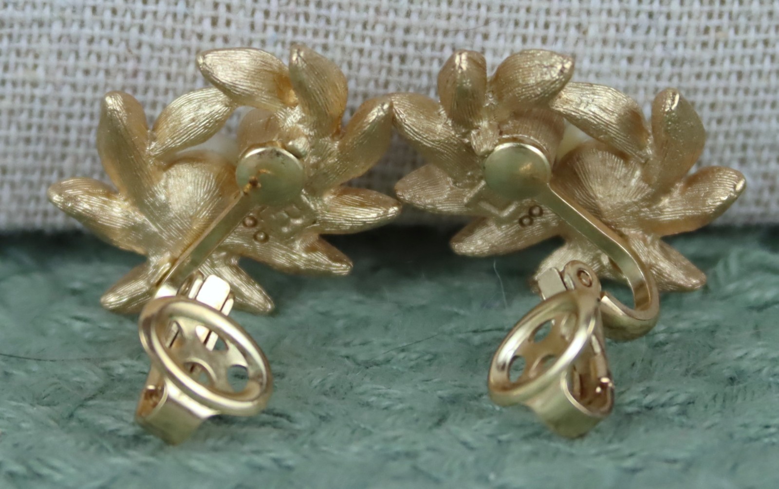 Vintage 1971 Avon Evening Creation Faux Pearl & Gold Tone Clip Earrings