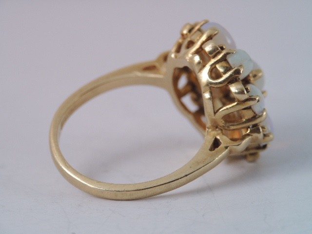 VINTAGE 14K YELLOW GOLD MULTI FIRERY OPAL STONE RING FLORAL DESIGN sz 6