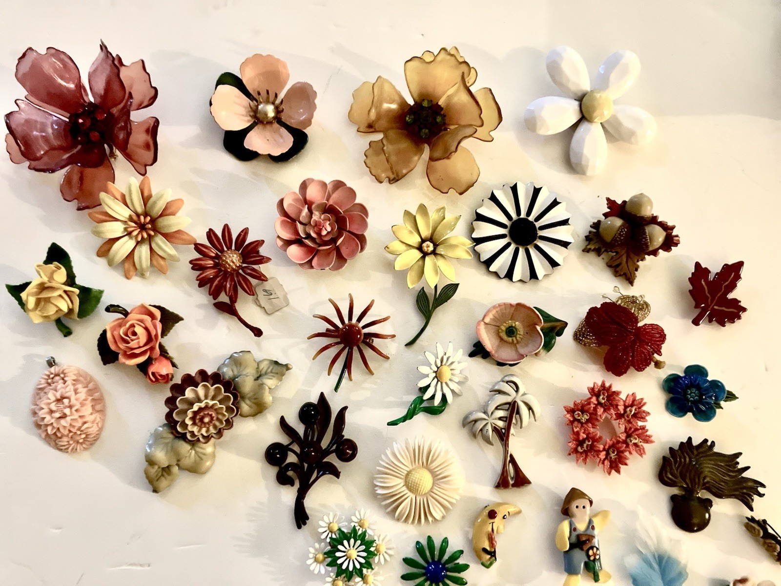 Huge Collection/Lot Vint-Retro Plastic Jewelry/Earrings/Pins/Single-Extra Pieces