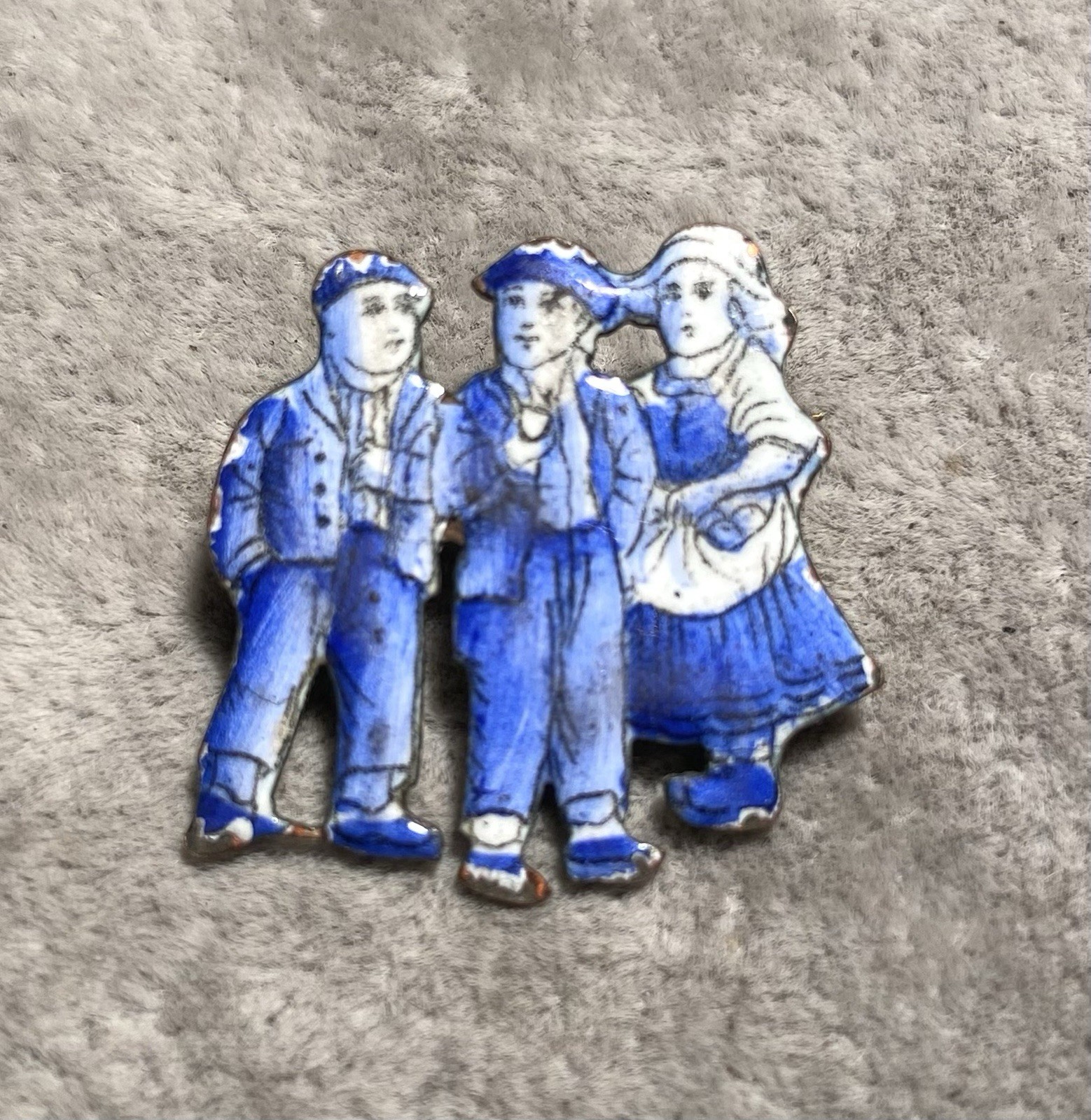 Vintage Blue & White Dutch Delpht Three Person Pin 1”