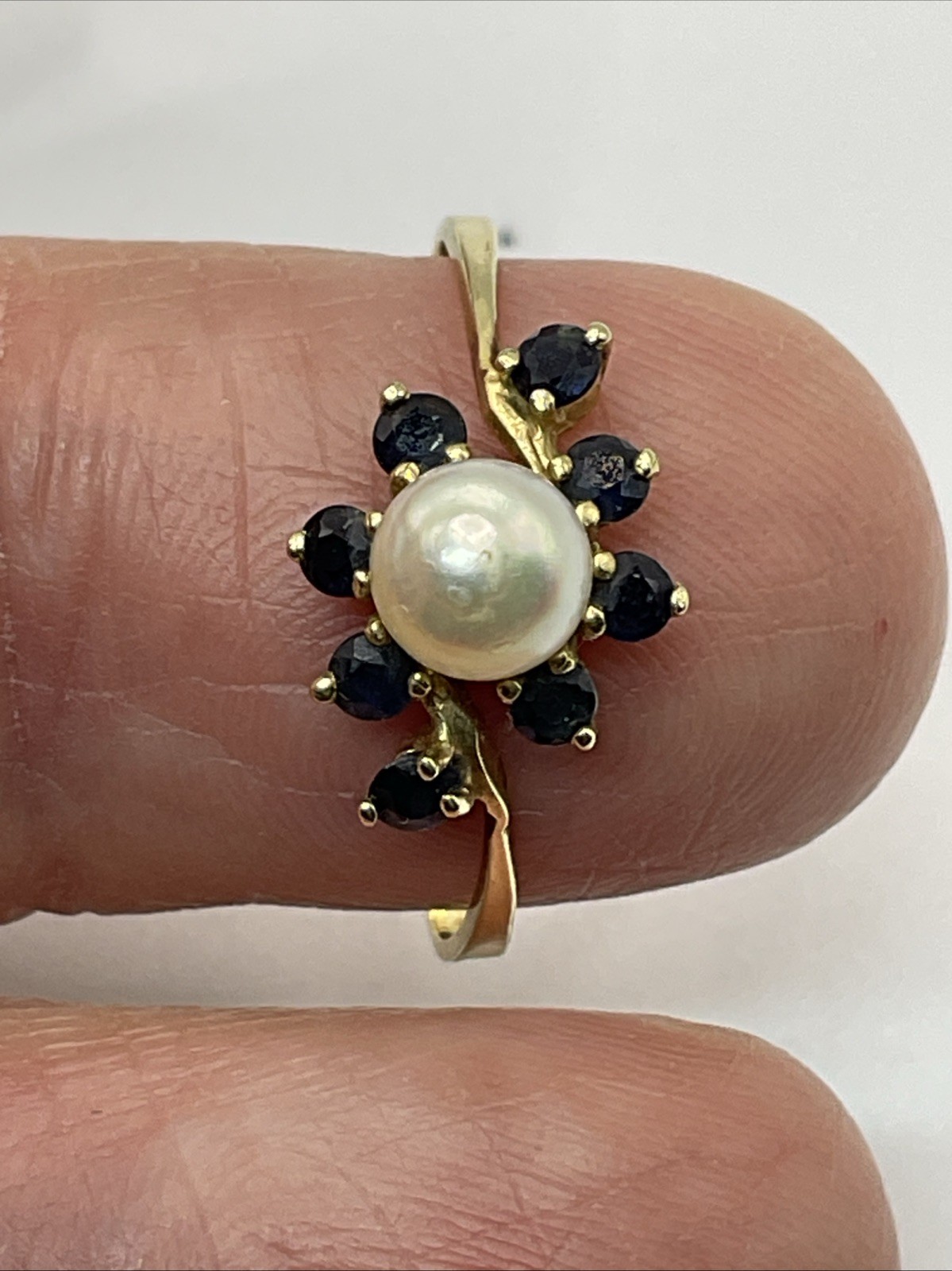 VINTAGE HANDMADE Solid 14K Yellow Gold White Pearl & Blue Sapphire Ladies Ring