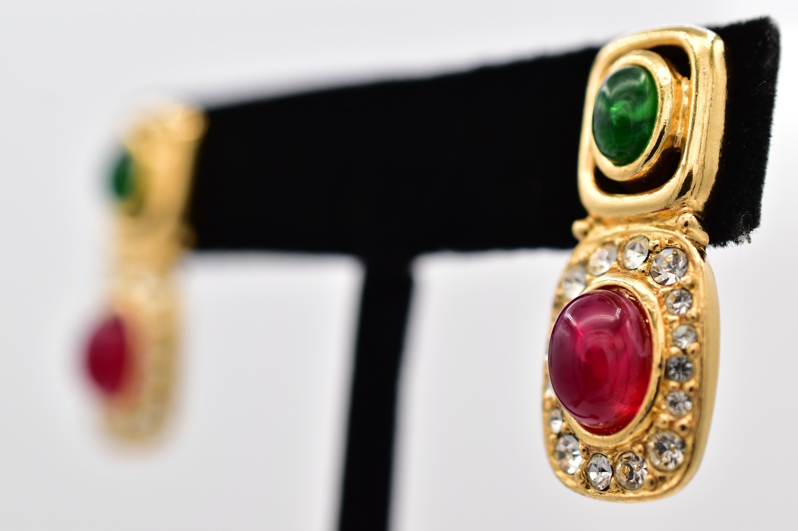 Trifari Vintage Gold Green Red Cabochon Rhinestone Earrings Signed 1980s BinAI