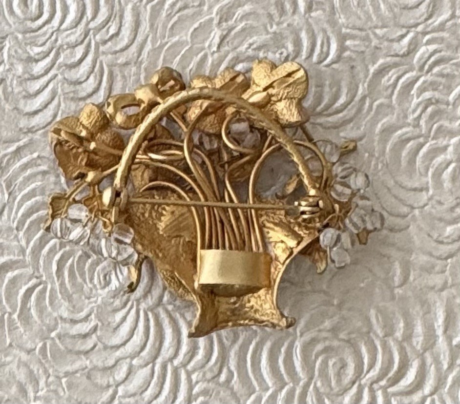 Vintage basket of pansies enamel on gold tone metal Brooch Pin