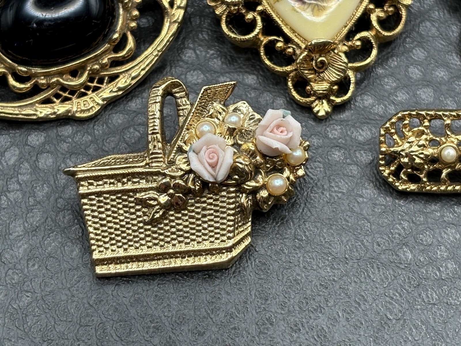 VTG Lot Of 5 Brooch Pin 3 1928 Brand Floral Heart Bow Basket Victorian Style