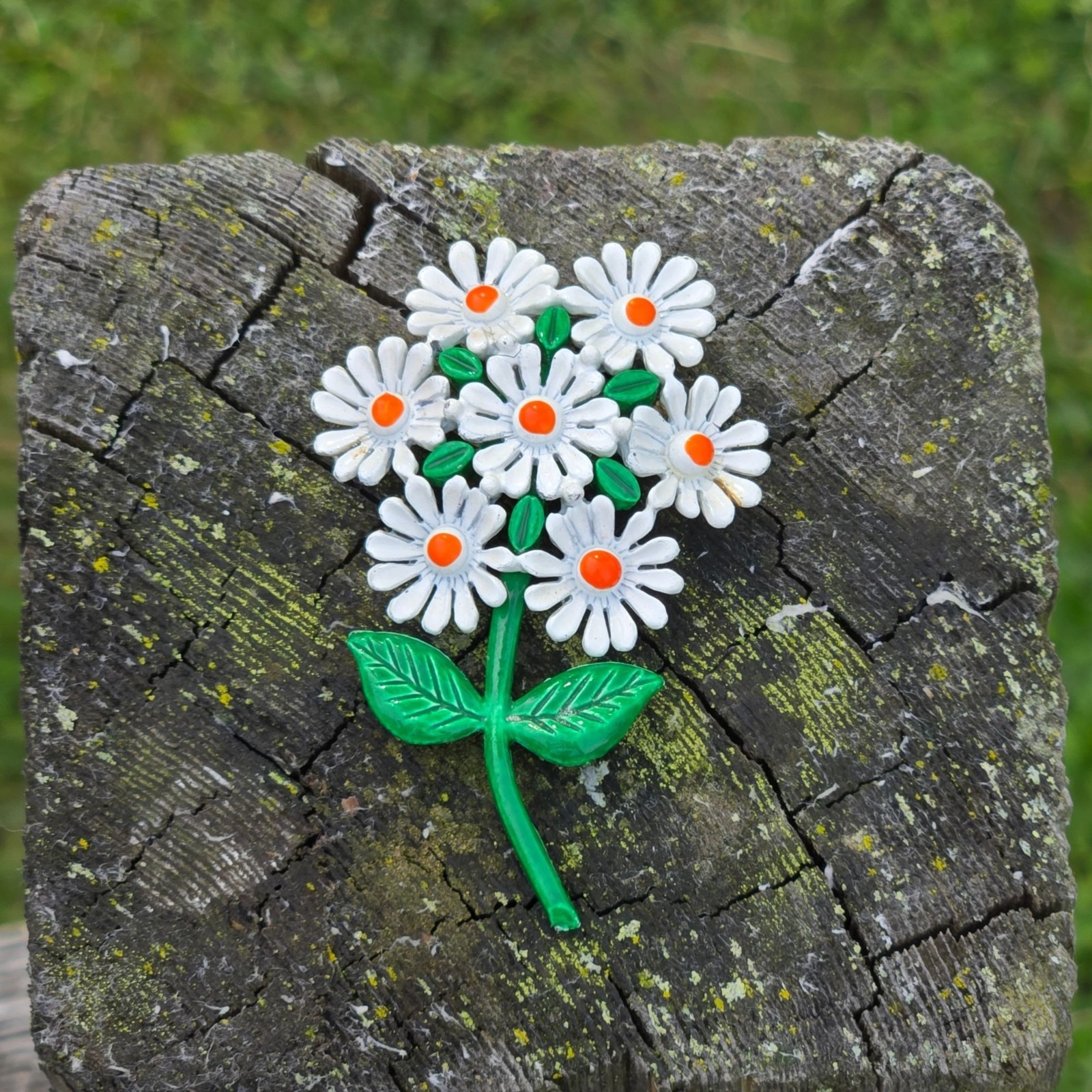 Vintage Daisy Brooch White Enamel Floral Bouquet Garden Flower Pin Neon center