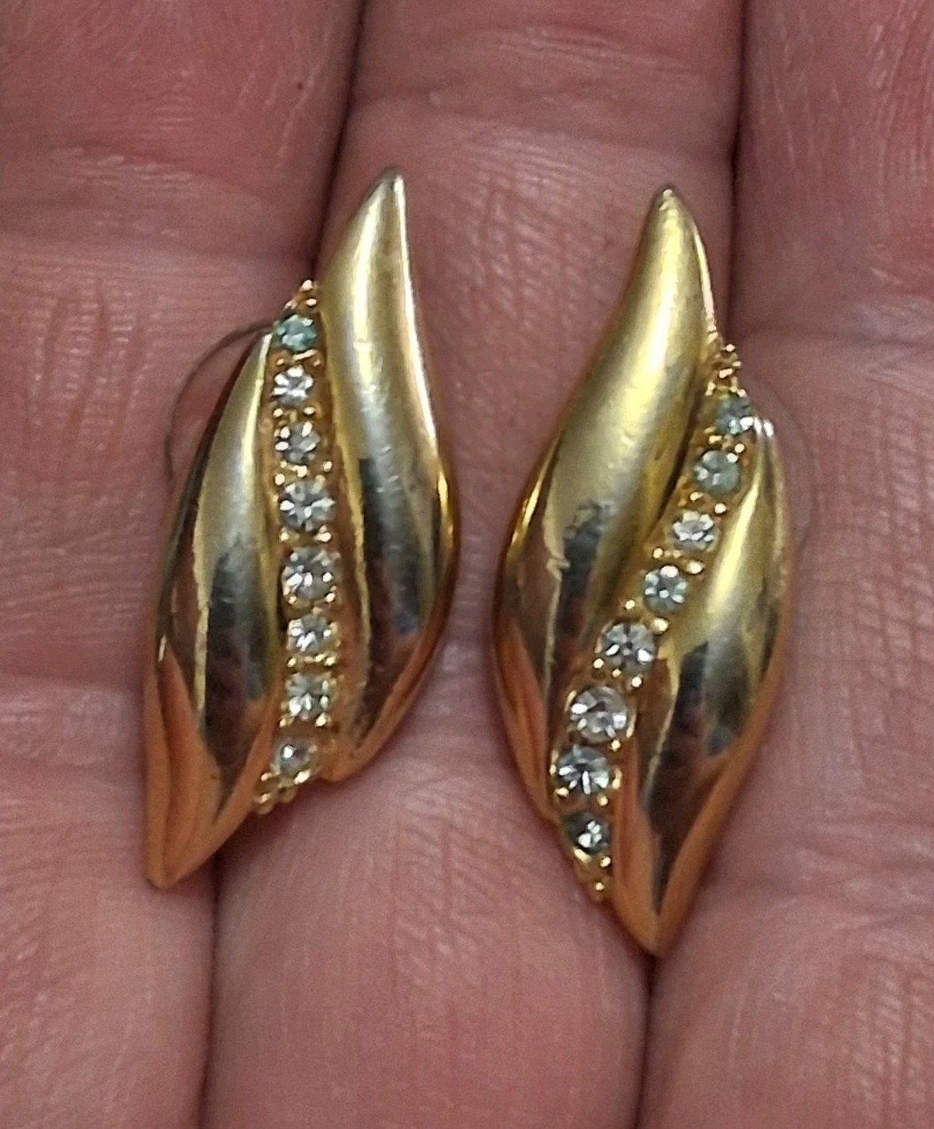 Vintage curved rhinestone accent earrings polished gold tone s
