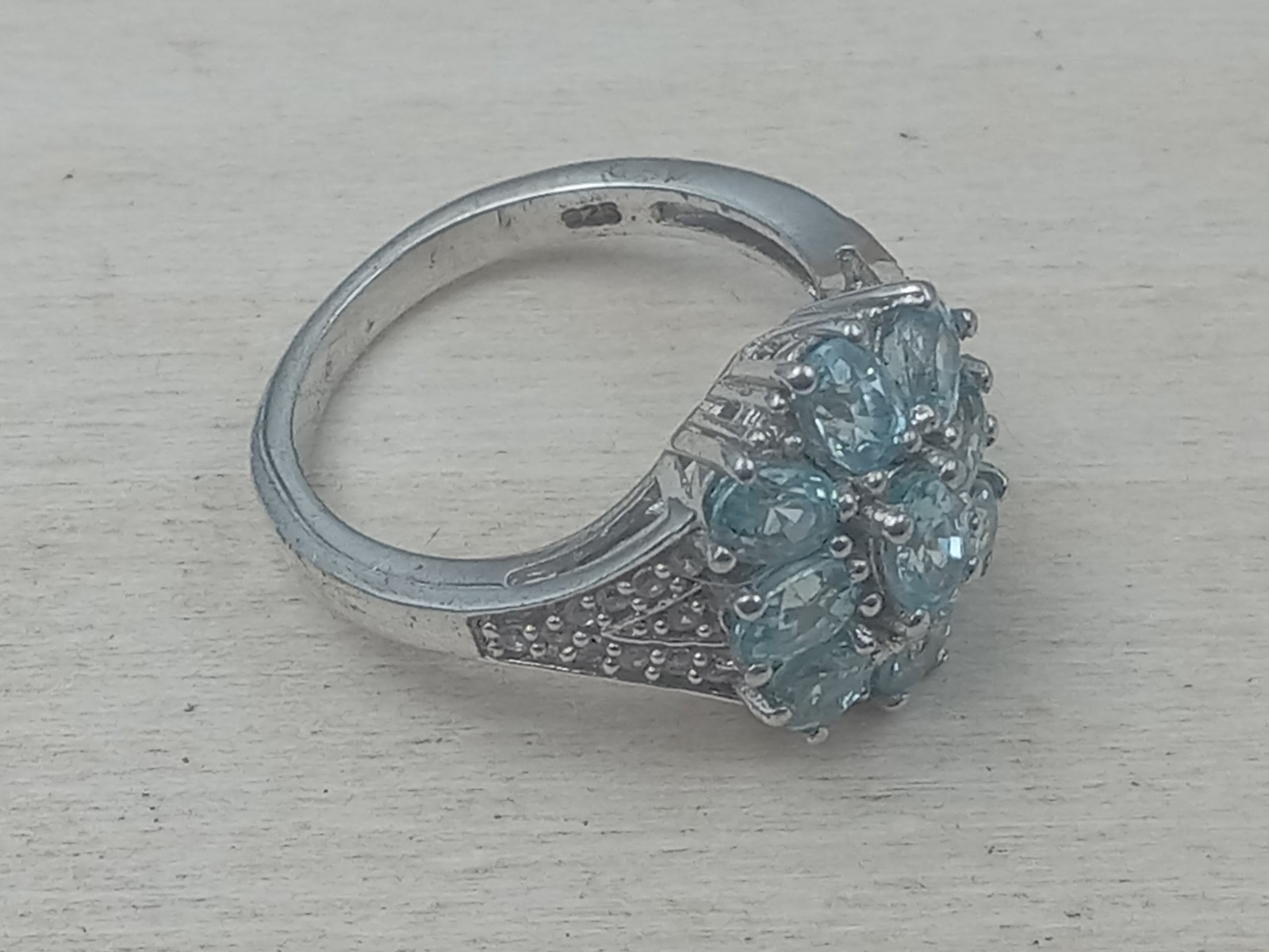 Fabulous Sterling Silver Ring w. 9 Blue Topaz & Clear Accent Stones: Size 6