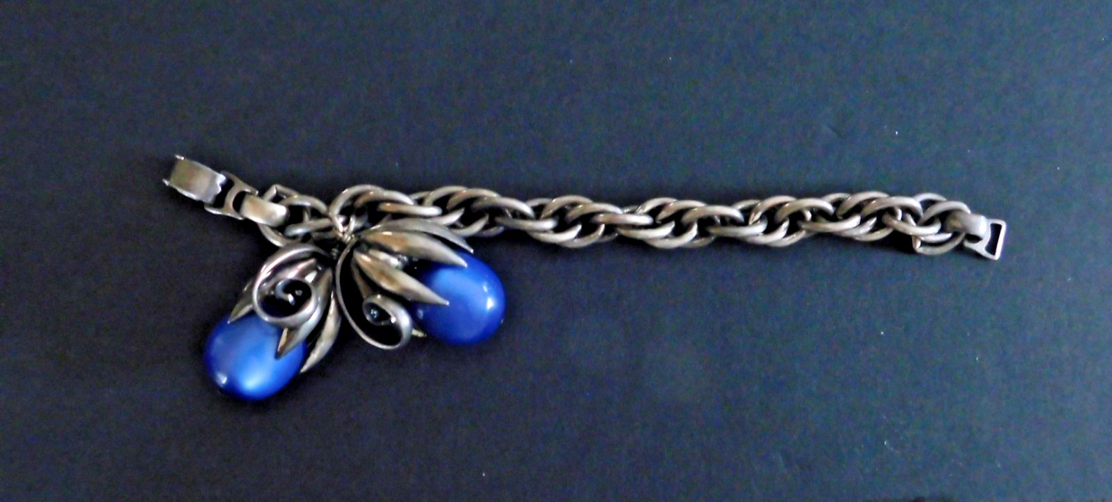 VTG. 1950’s NAPIER BLUE MOONGLOW KUMQUAT CHARM BRACELET 7 3/4″