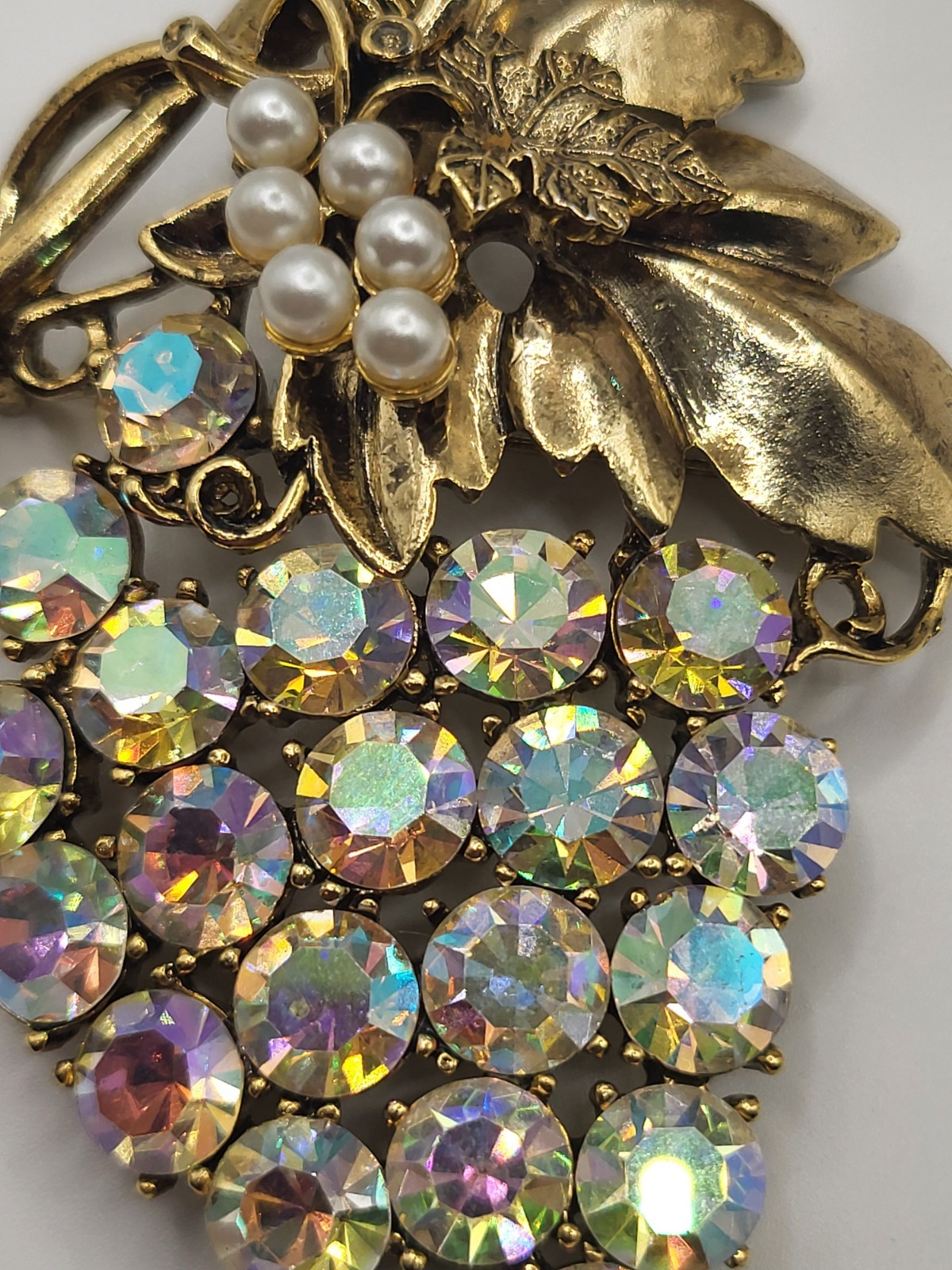 Vtg CRAFT 2 Pc Pearls AB Rhinestone Grapes Gold Plate Lg Brooch Post Earrings