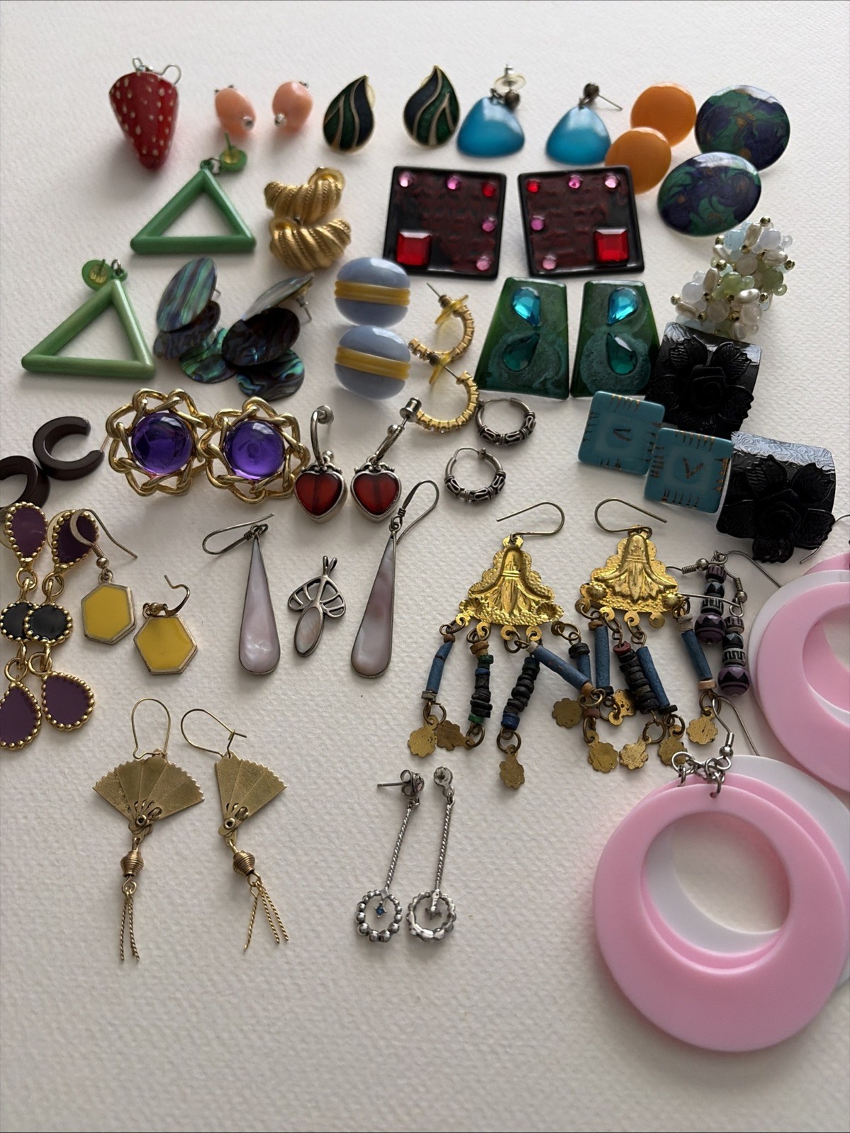 vintage Retro Lat Of 33 Pairs Of Pierced Earrings
