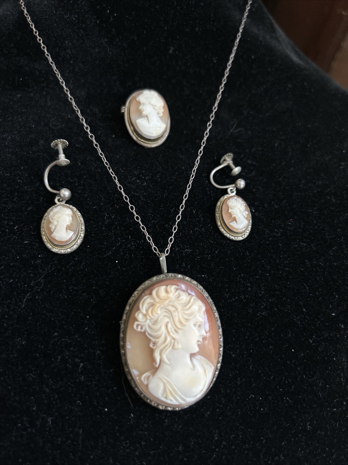 Antique 800 Silver Cameo Pendant Necklace W/Clip On Earrings & Brooch Pendant 2″