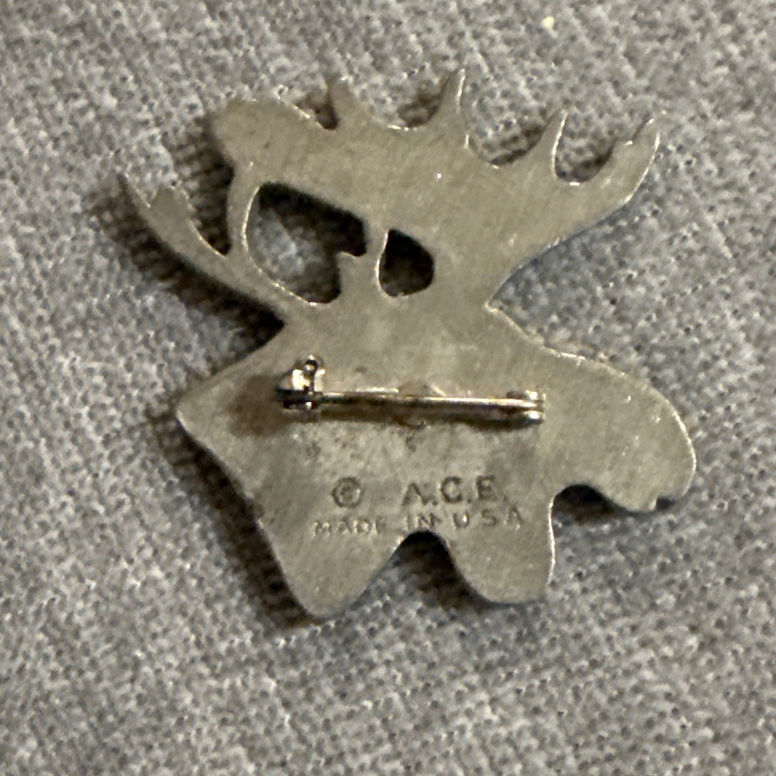 VINTAGE ACE Moose Lapel Hat Pin Brooch Collectable Souvenir Pewter USA