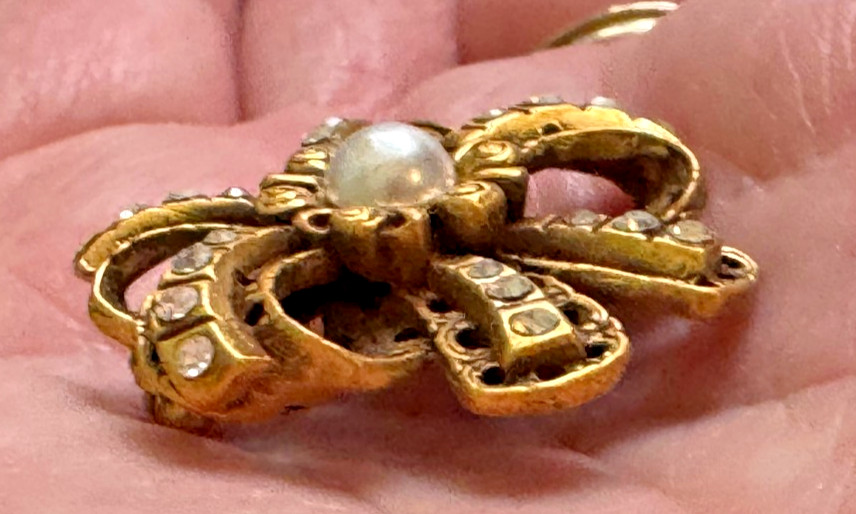 Vintage ALVA Bow Rhinestones & Faux Pearl Pin & Post Earrings Set Gold Tone