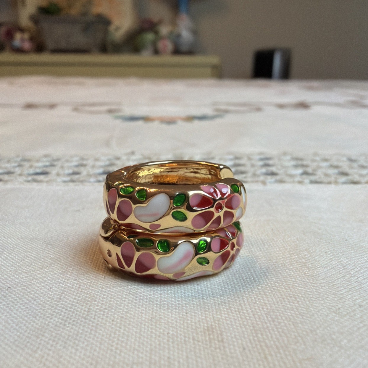 VTG Floral Enameled Metal Hoop Earrings Pink Red Gold Tone
