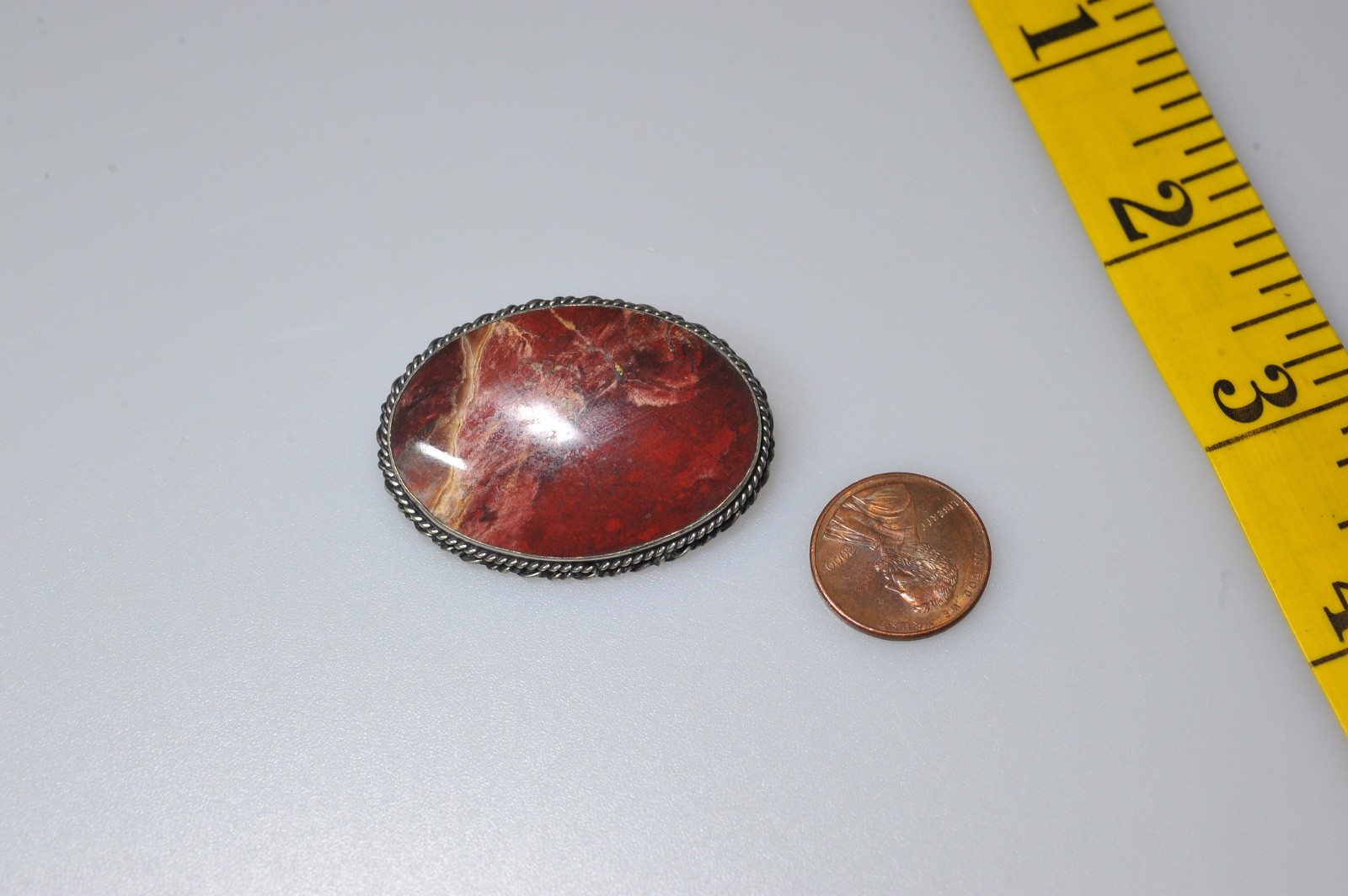 Vtg Brooch agate cabochon silver tone oval red burgundy Crean veining HL90