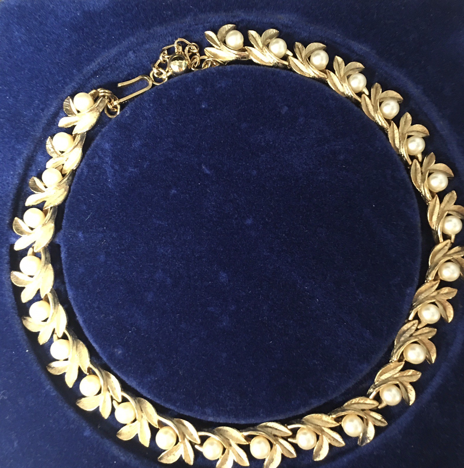 1971 VTG Avon Evening Creation Flower Simulated Pearl Necklace Earrings Box Set