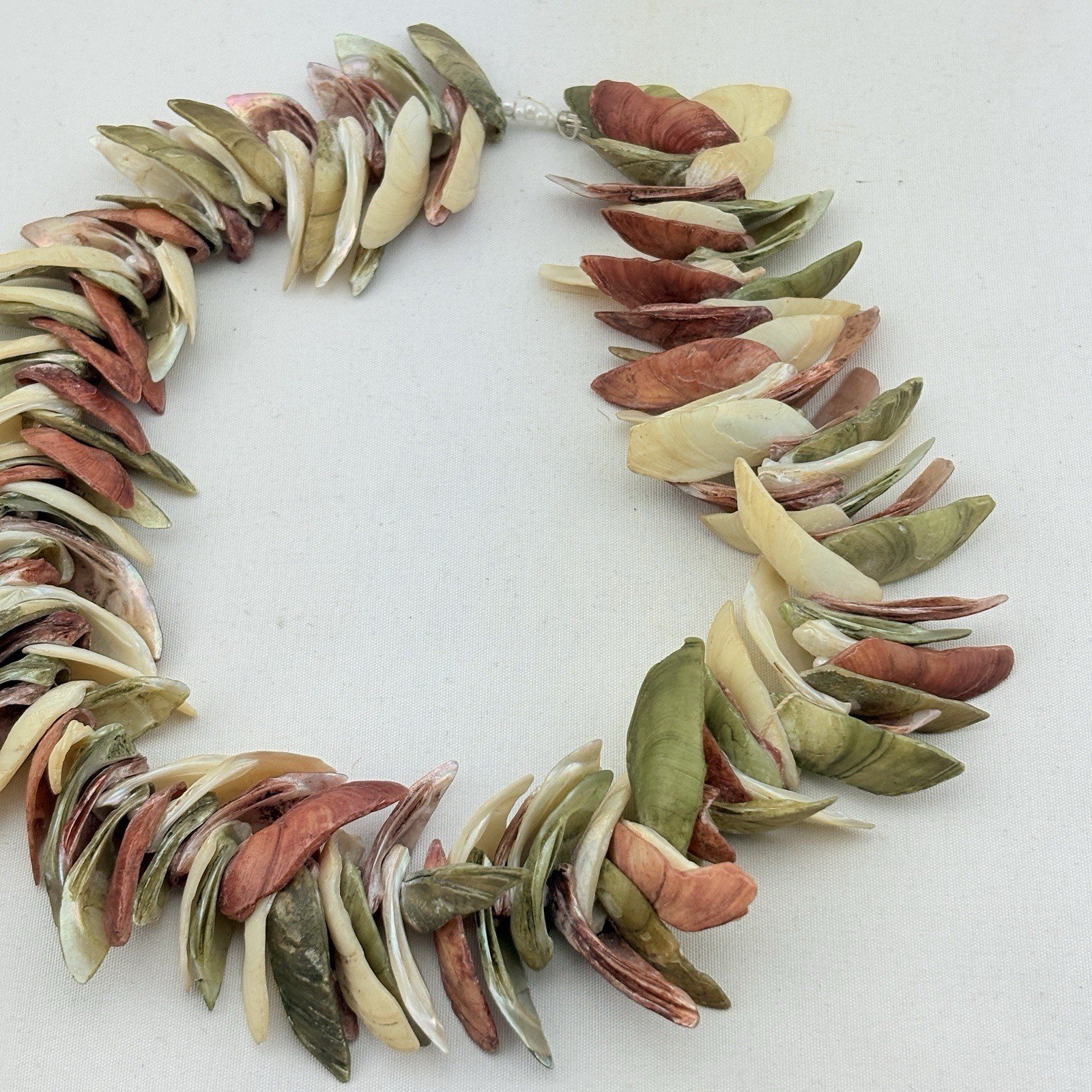 Vintage dyed Sea Shell 16” Necklace 1980’s Beach Ocean Pastel Puka