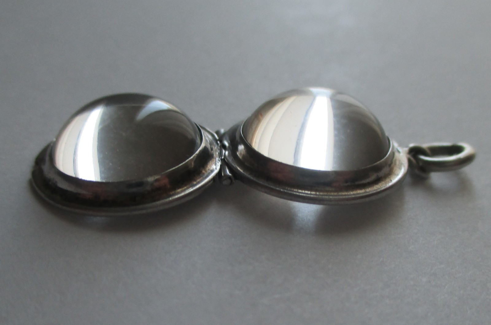 3/4in SMALL VINTAGE STERLING SILVER GLASS ORB LOCKET CHARM POOLS OF LIGHT STYLE