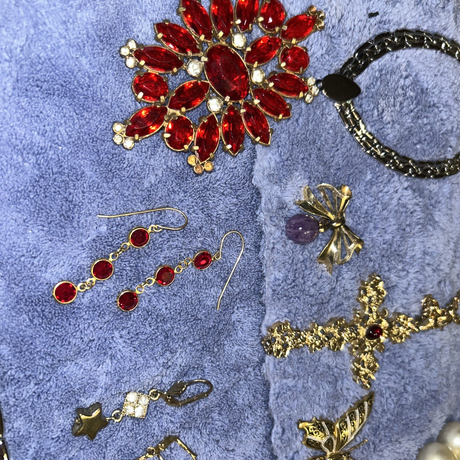 Lot 15 Pieces Modern to Vintage Fashion Jewelry in New Condition