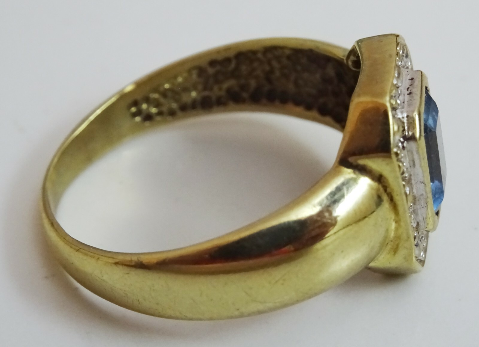Vintage Blue Topaz 9 karat Gold Ring
