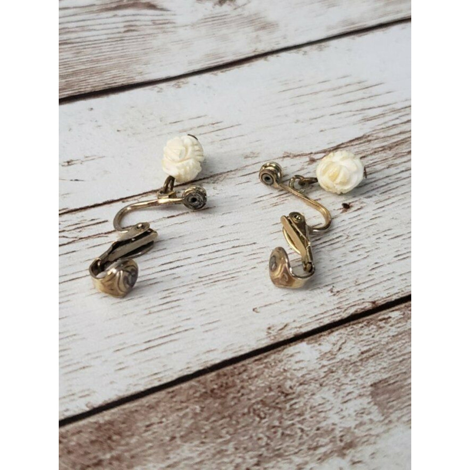 Vintage Clip On Earrings – Dainty Popcorn Like Ball