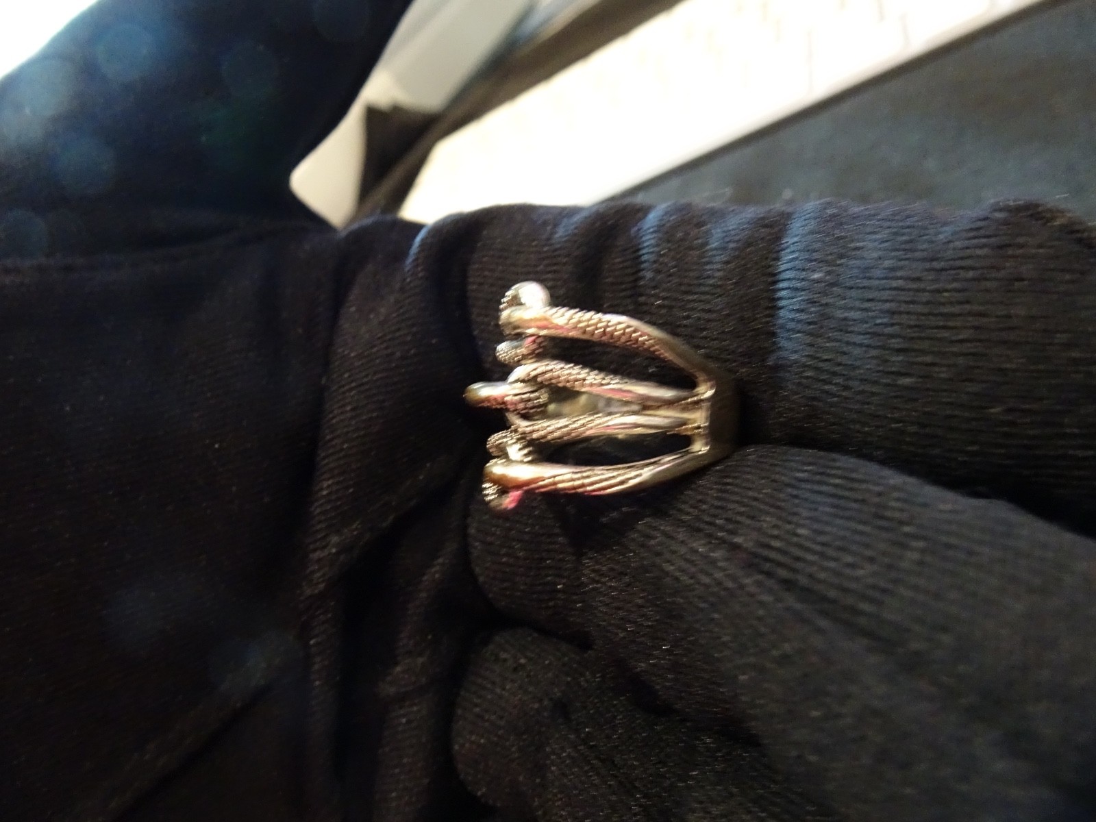 # 836-VINTAGE STERLING SILVER RING-925-SIZE8.5–DIFFERENT