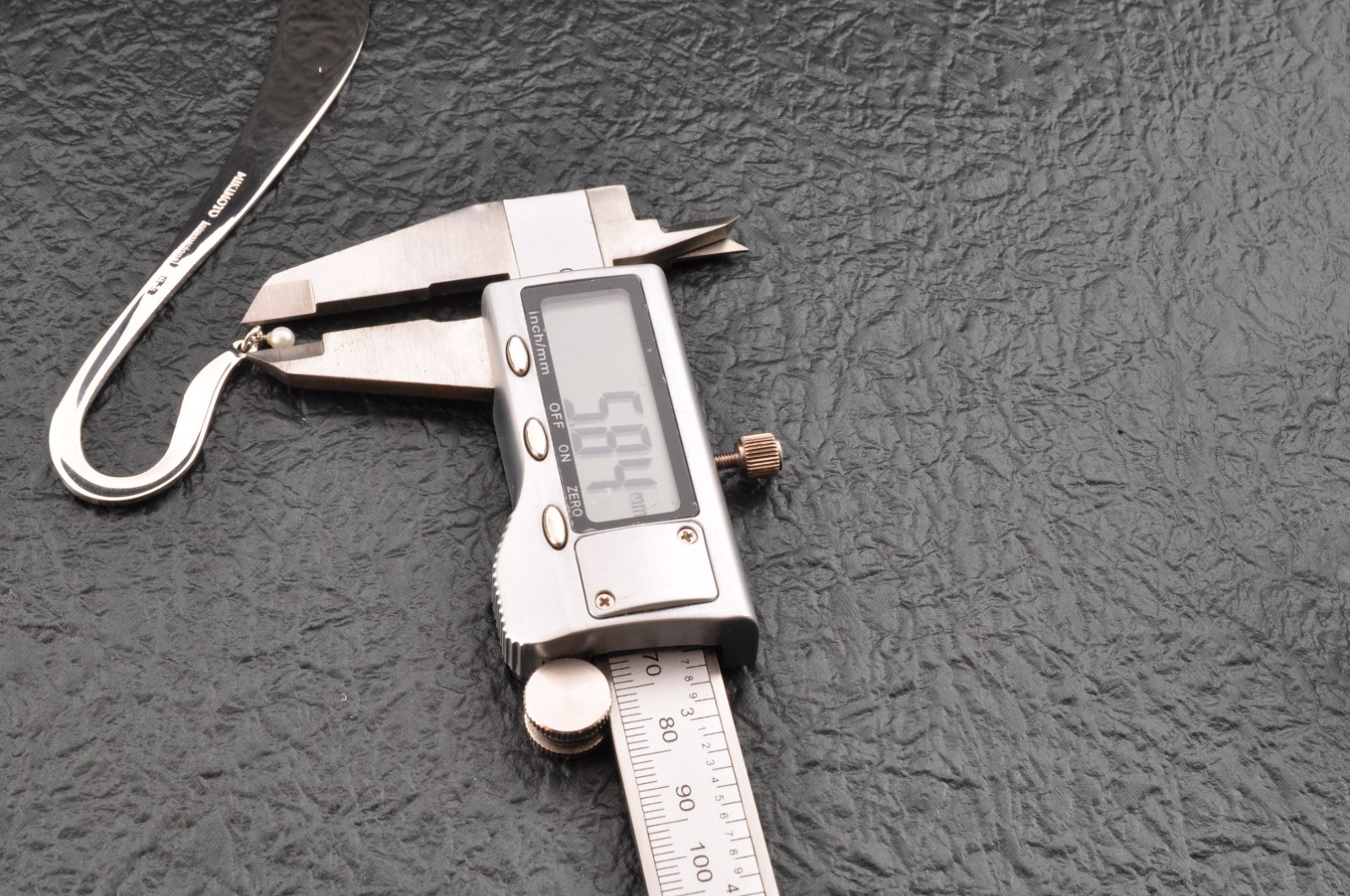 Near mint Japan brand “MIKIMOTO” Akoya pearl bookmark (total 65.0ct) case paper