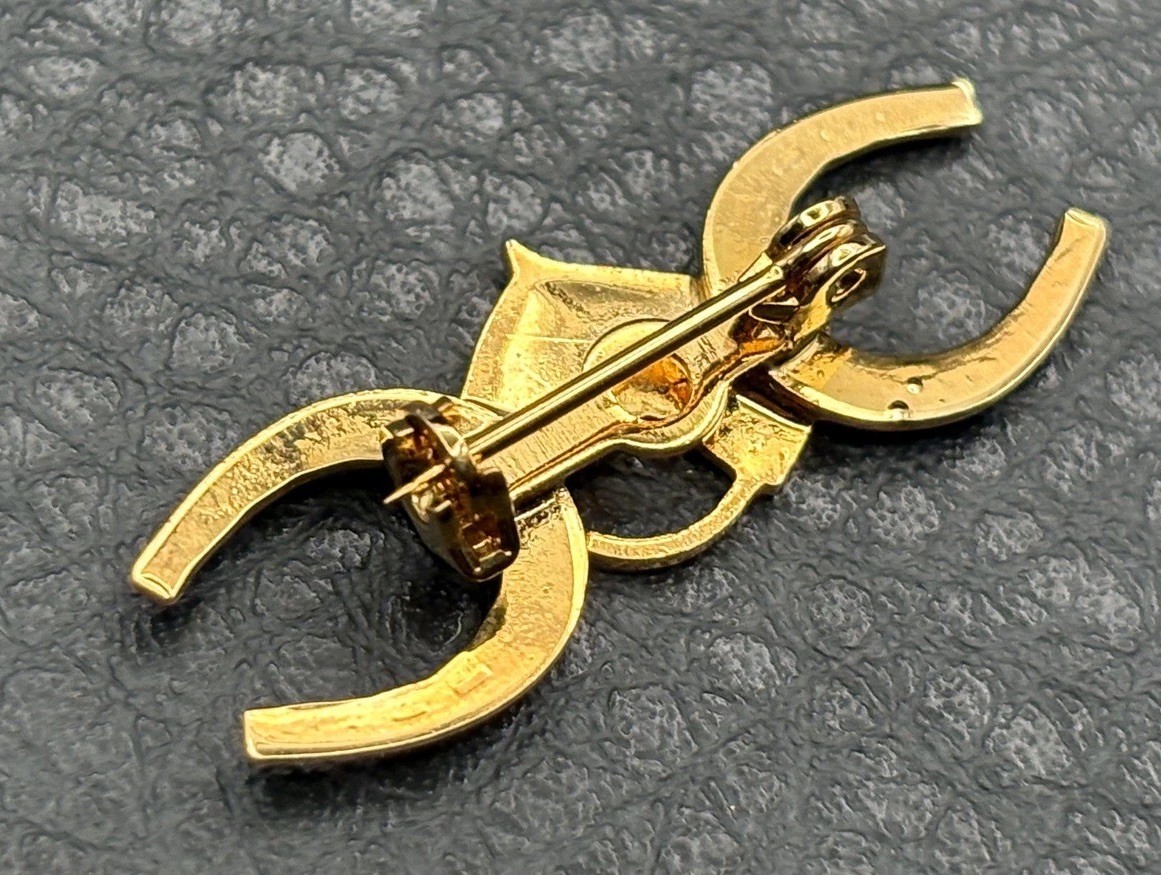 Vintage Equestrian Gold Tone Double Horseshoe Luck Horse Head Pin Brooch
