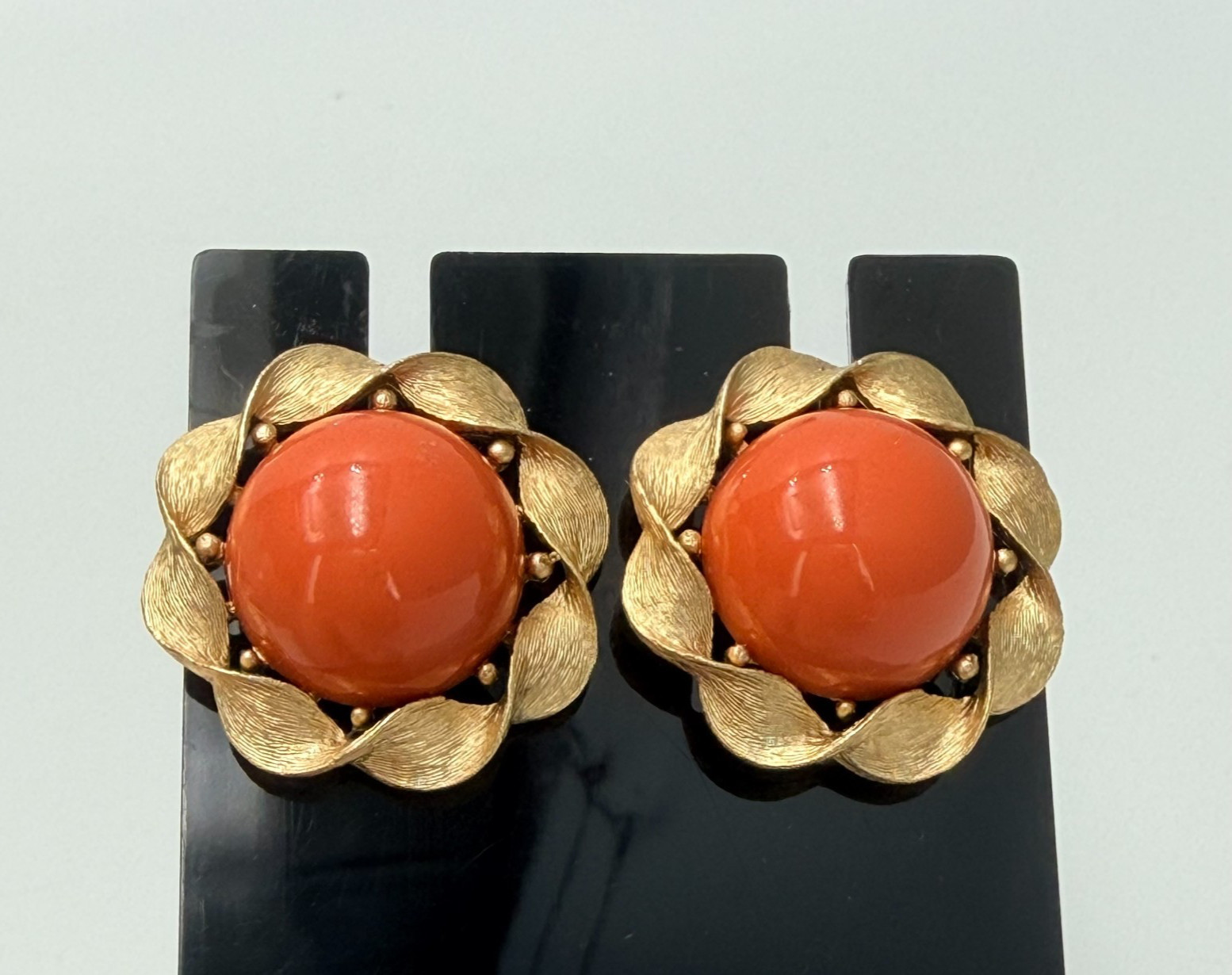 Vintage Crown Trifari Faux Coral Cabochon Clip On Earrings Gold Tone Textured