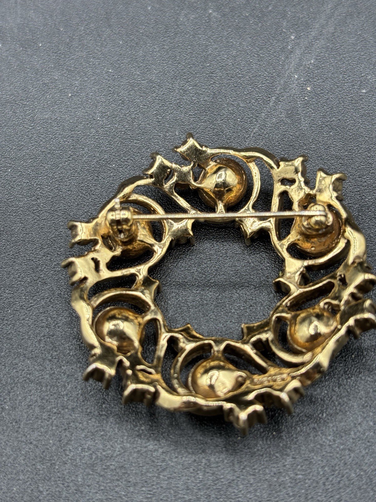 Vtg 1980’s Eighties Gold Tone Wreath Circle Pastel Rhinestone Monet Brooch Pin