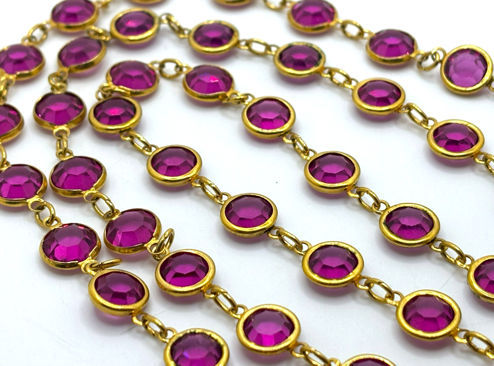 Vintage 1980s LIGHT PLUM Color Faceted Bezel Set AUSTRIAN CRYSTAL 36″ NECKLACE