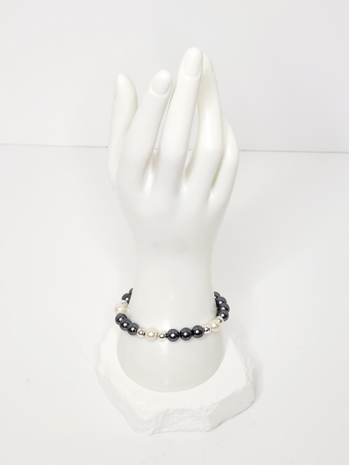 Vintage Gray And White Faux Pearl Bracelet – Freshwater Look – READ