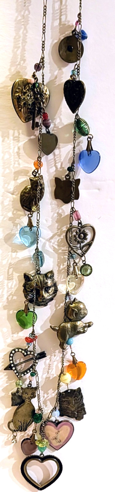 VTG GLASS WORKS STUDIO 30″ Dangling Charm Necklace 20 Dangles Hearts & Cats 😽 ❤