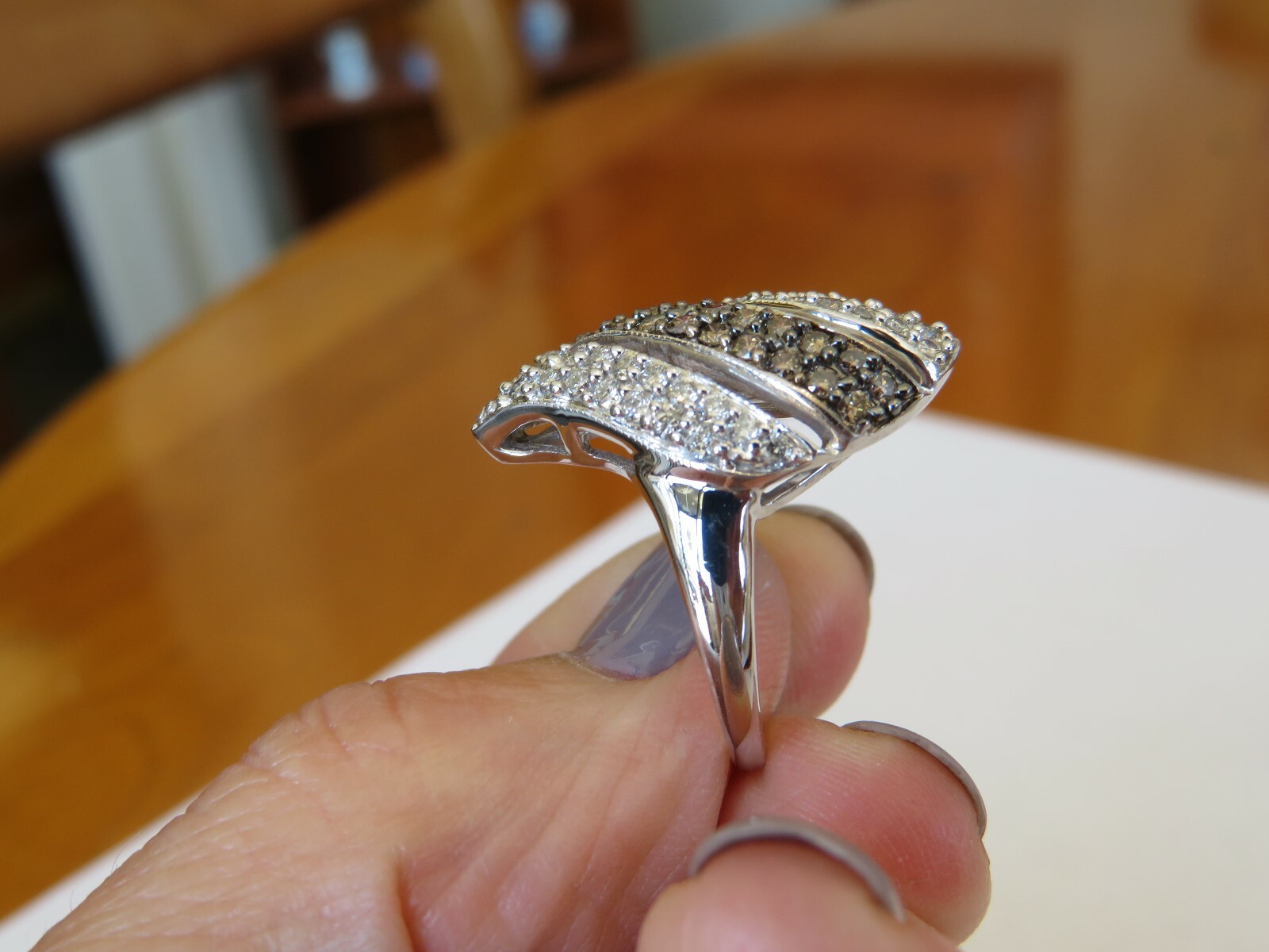 10K WHITE GOLD CHAMPAGNE & WHITE DIAMOND SWIRL RING 1.00 CT DIAMONDS 25 X 15 MM