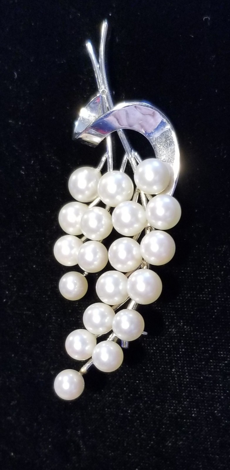 Classic Modern sterling Silver Bunch of Grapes High Luster Pearl Brooch pin